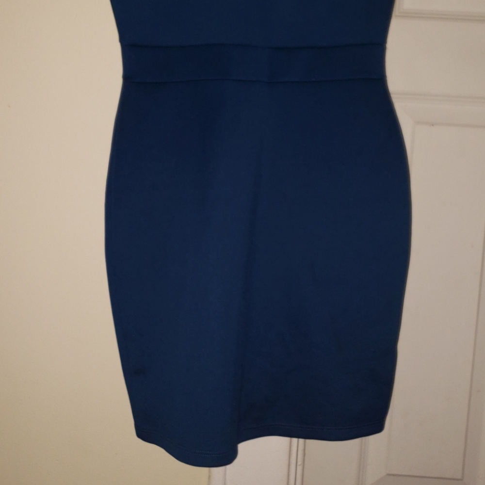 Dress - Picture 3 of 4